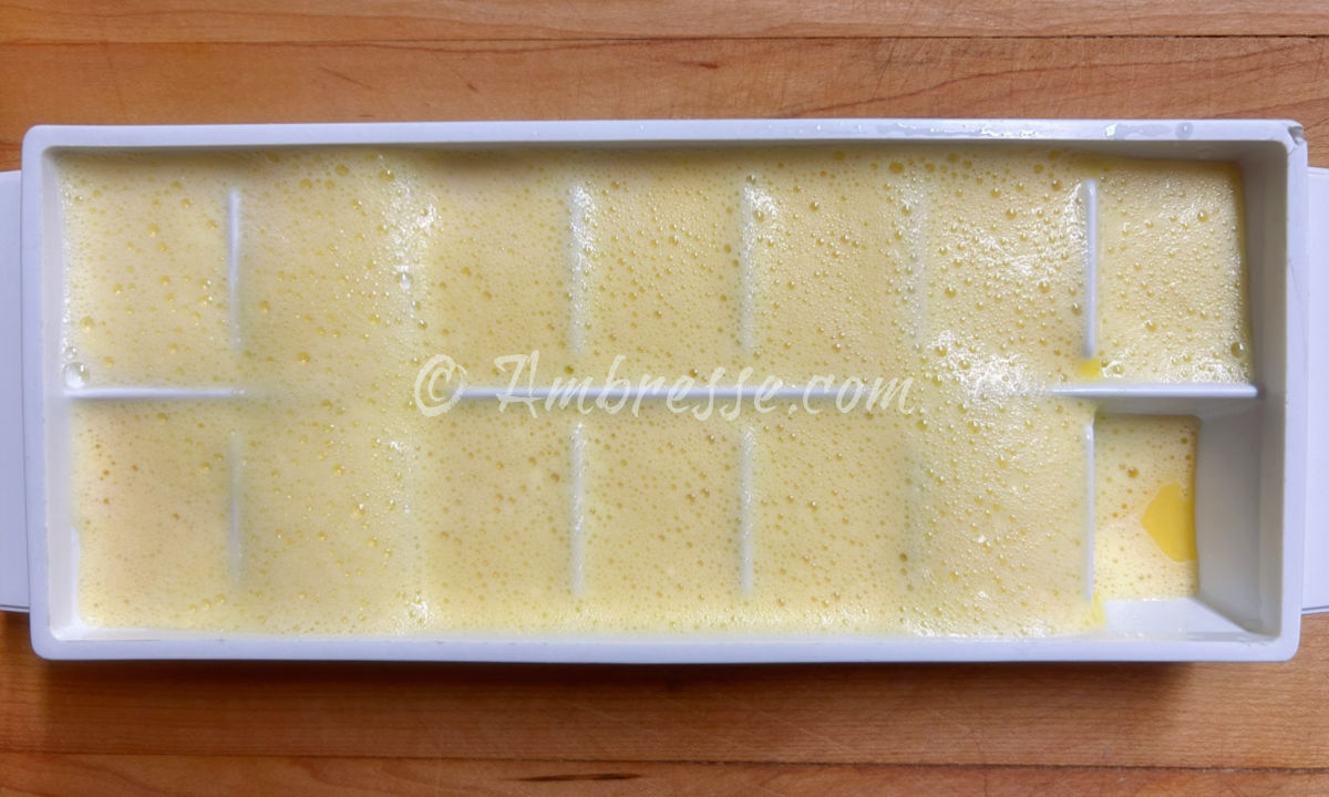 10-raw-scrambled-eggs-in-ice-tray_0089.jpg