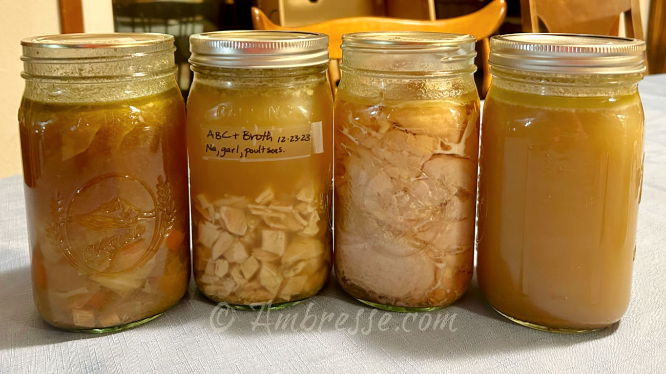 Jars of canned Bresse broth and chicken soup (9288).