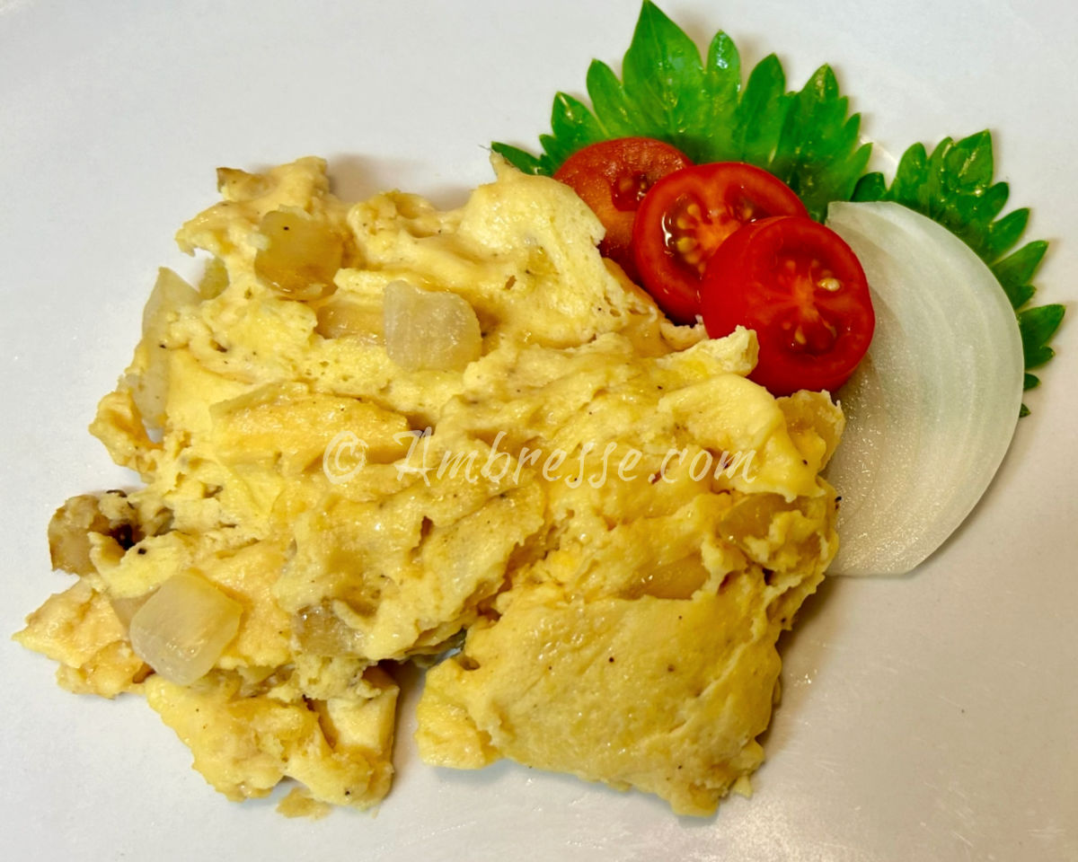 Scrambled eggs from dehydrated and reconstituted eggs (9595).